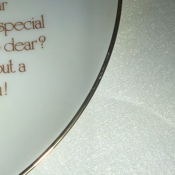 HOLLY HOBBIE 1976 "WHO ELSE BUT A MOTHER" MOTHER'S DAY 8" PLATE WITH GOLD TRIM - Picture 16 of 16